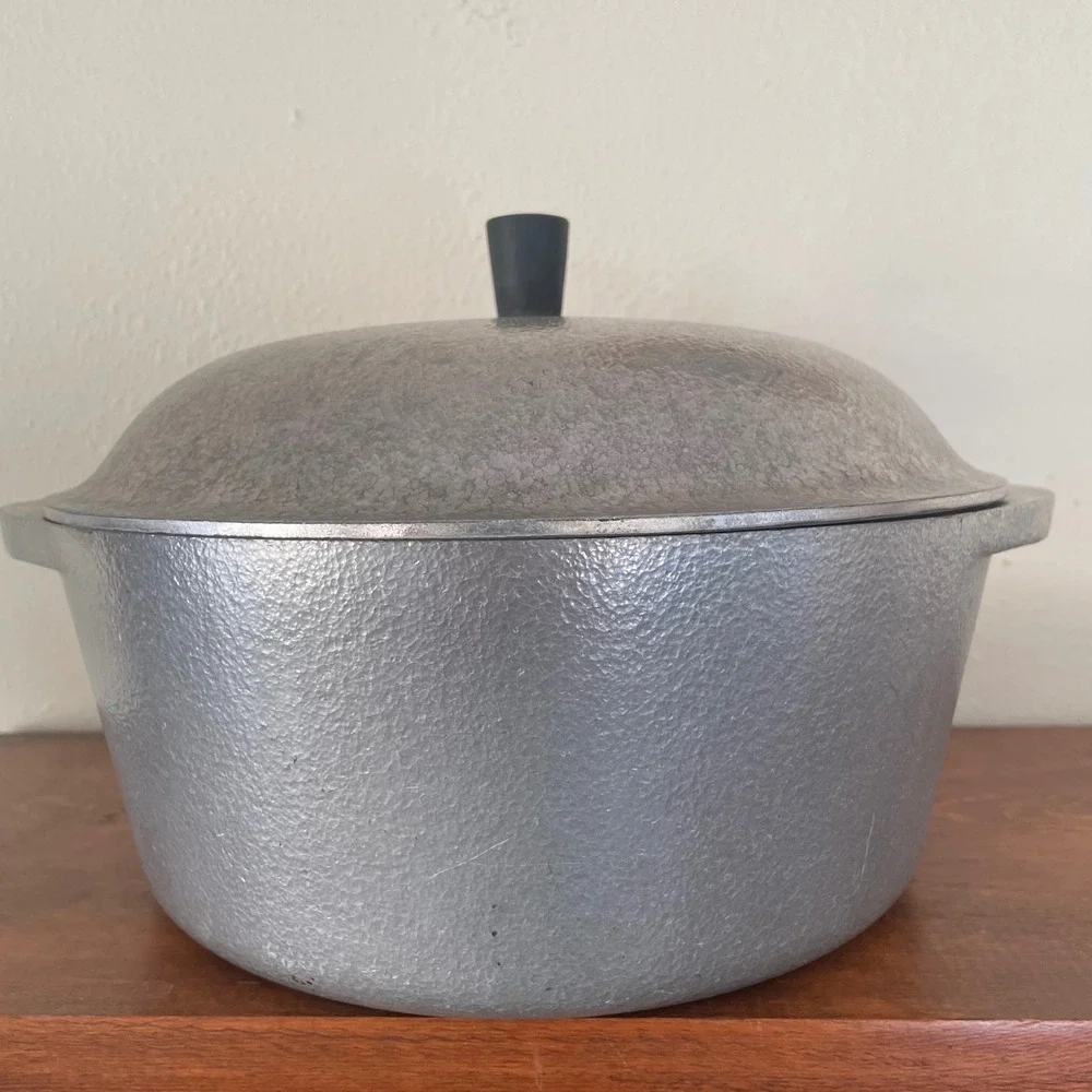 Vintage Club Aluminum Hammered‎ 4.5 qt Stock Pot w/ Lid (Hammercraft Style)